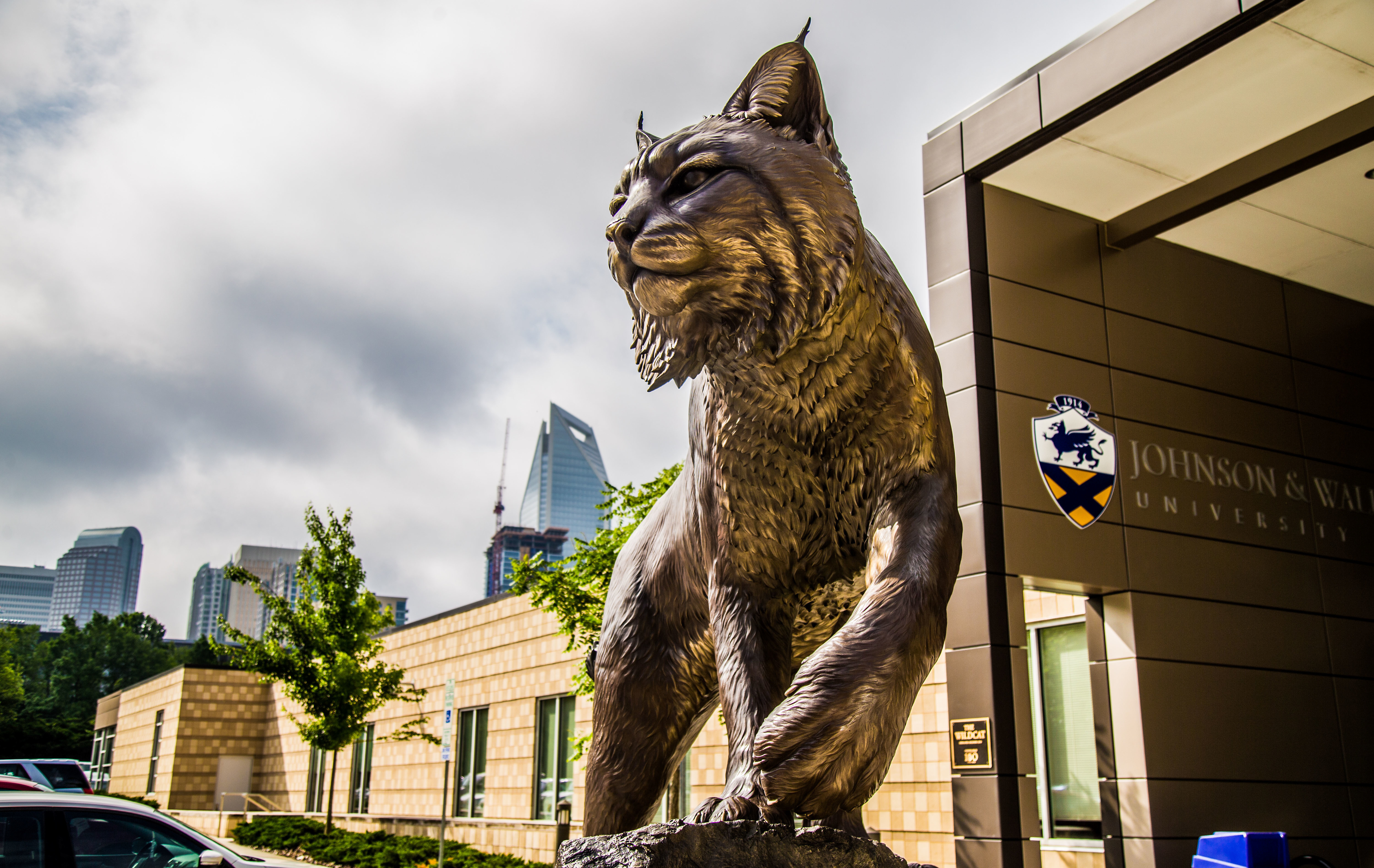 Statue of a wildcat
