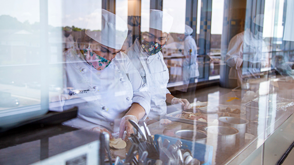 JWU students working in the Cuisinart Center for Culinary Excellence.