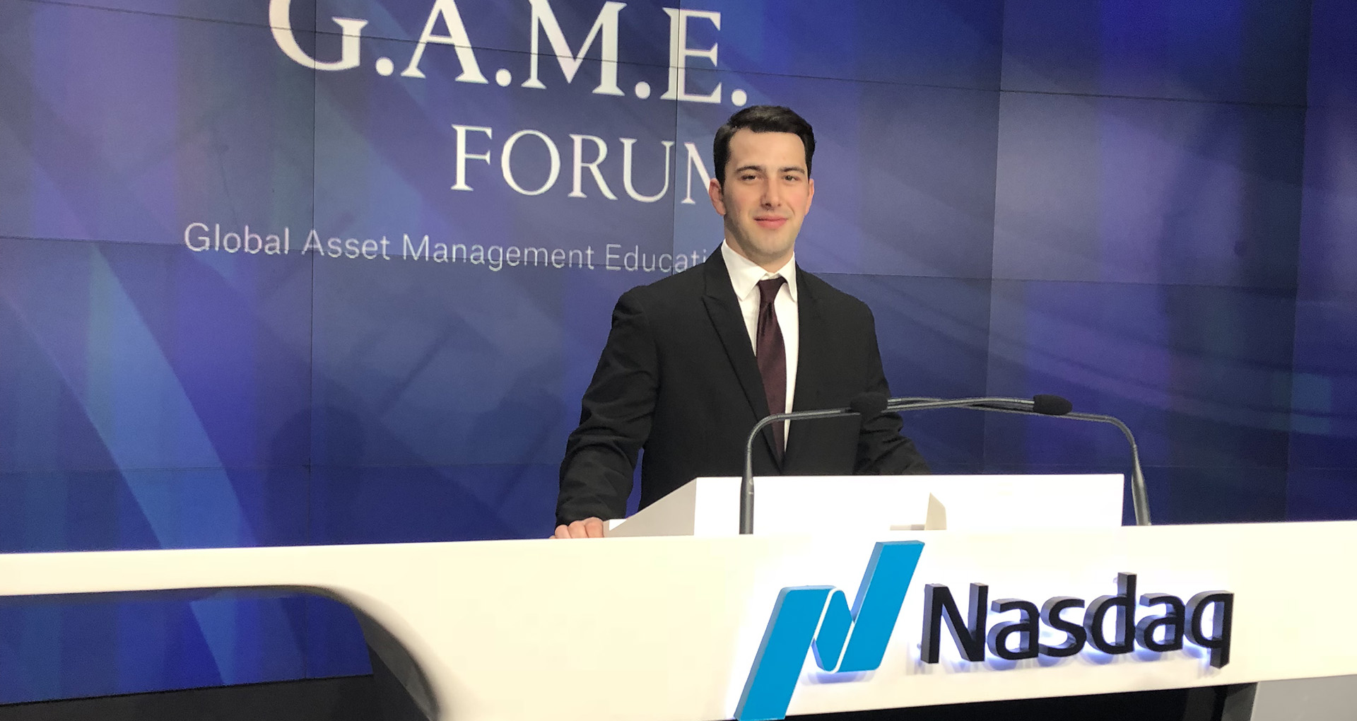 Tony Giordano at the Quinnipiac Global Asset Management Education (G.A.M.E.) Forum Tony Giordano of the JWU Finance and Investment Academy (FIA)