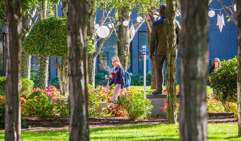 JWU Providence students walking across the quad.