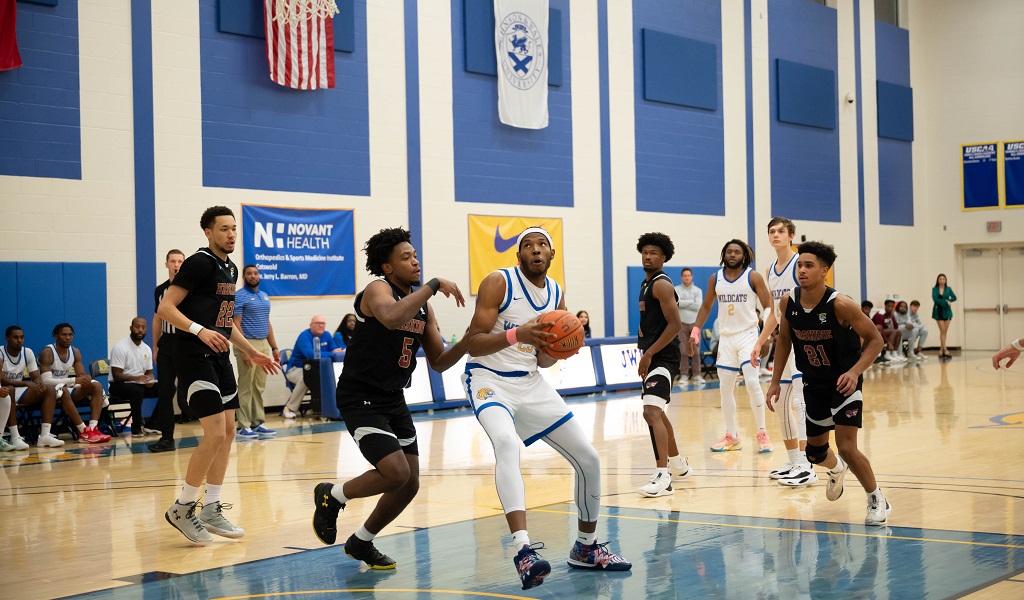 JWU Charlotte men's basketball team