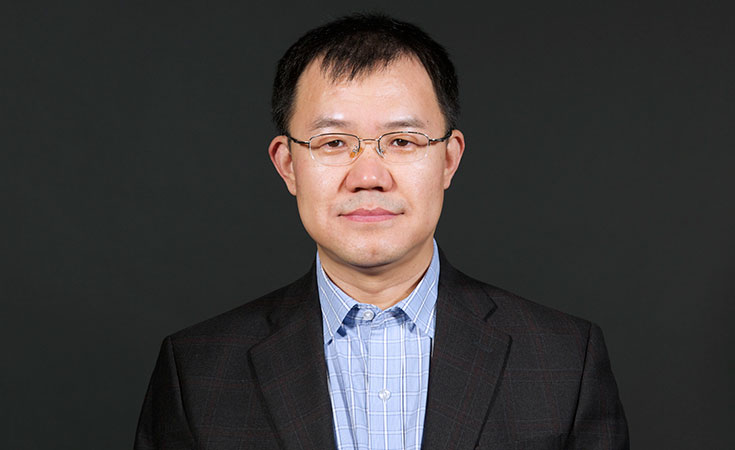 Qingbin Wang teaches macroeconomics and other economic analysis courses.Qingbin Wang