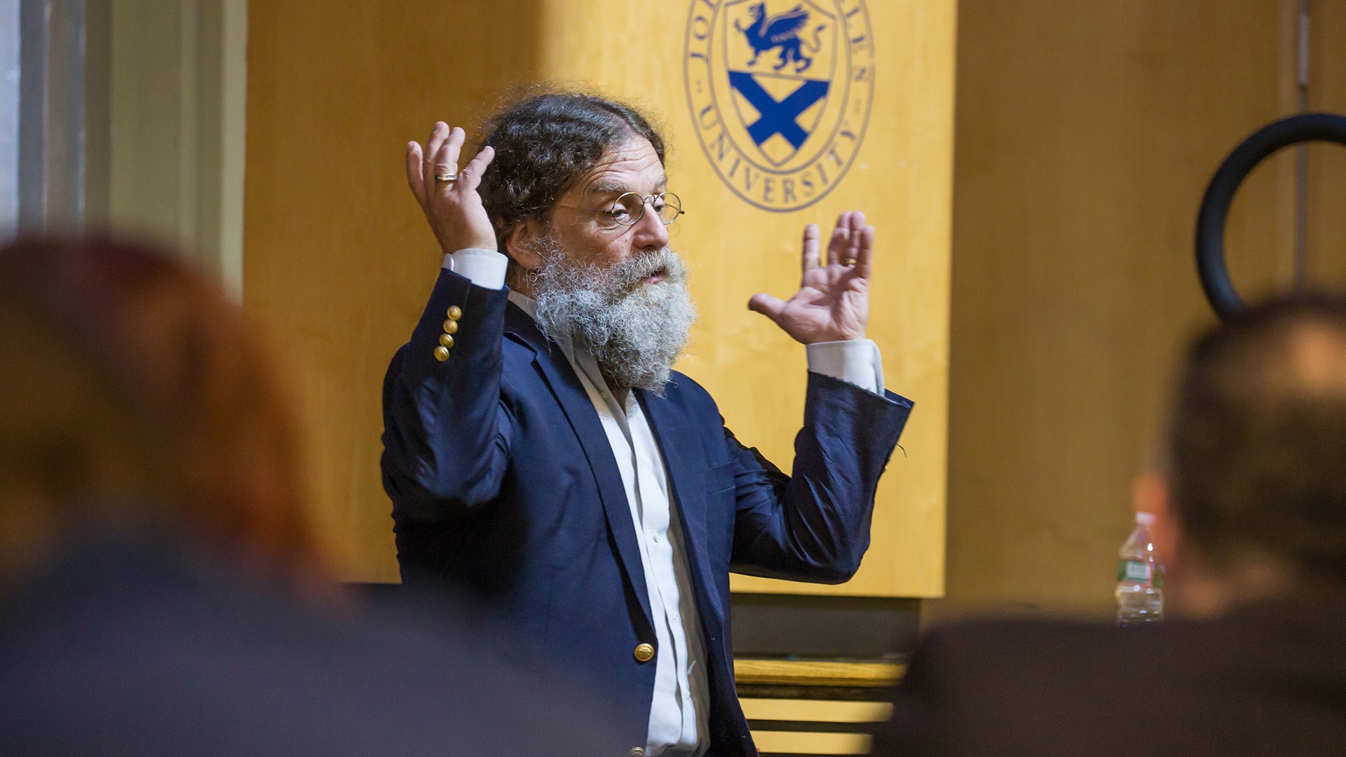 Robert Sapolsky talkings to JWU students