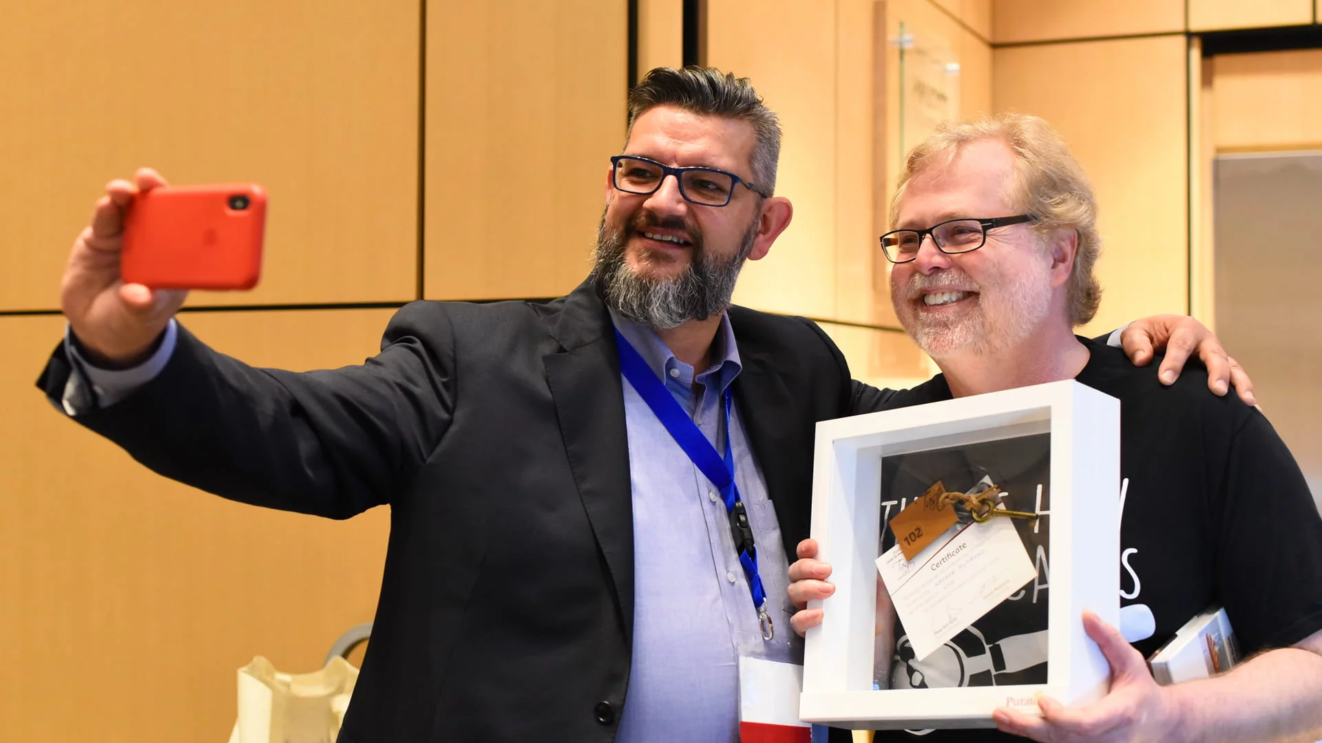 Karl de Smedt taking a selfie with Nathan Myhrvold at the Bread Symposium.