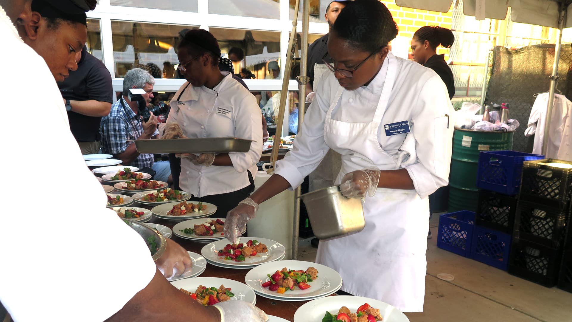 Dabney Wright '20 plating up at the Charlotte Soul Food Sessions.