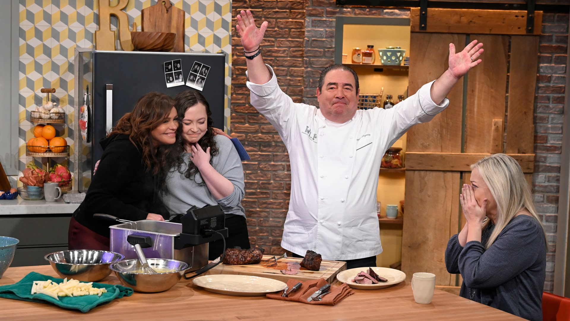 Rachael Ray, Alyssa Rosenthal, Emeril Lagasse, Mara Rosenthal on the Rachael Ray Show, Feb. 20, 2020 | Photo: David M. Russell/Rachael Ray Show