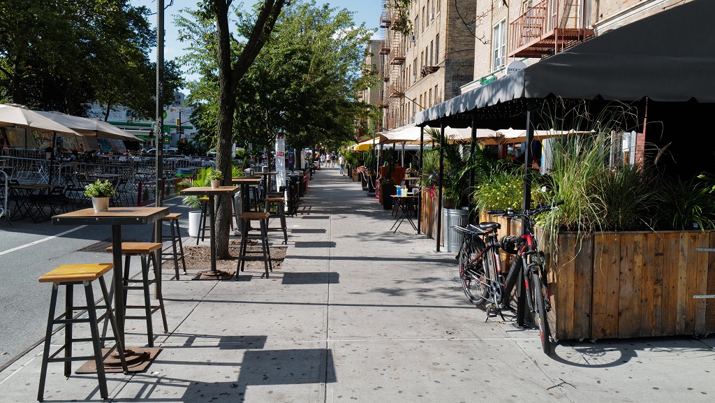 Outdoor dining in the city