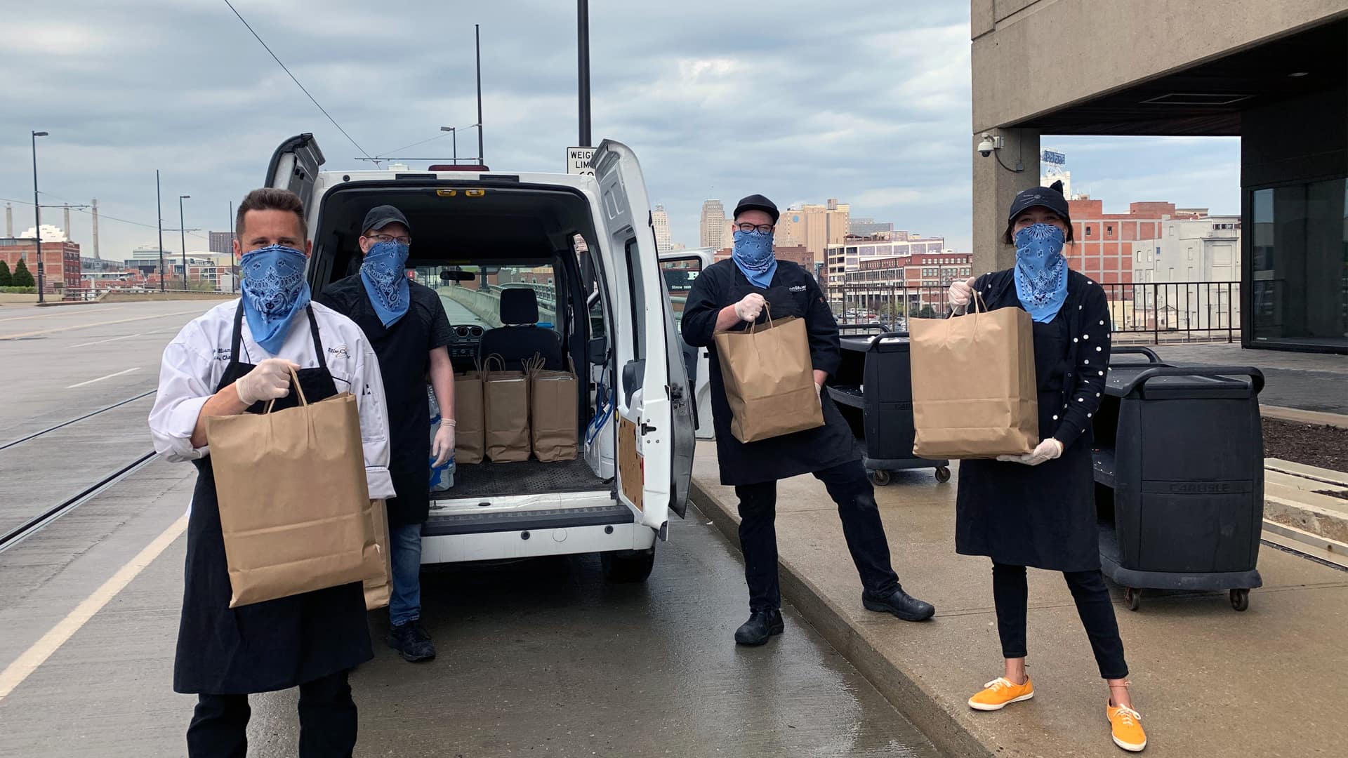 Chef Kyle Williams '06 and his Live Blue Cafe team delivering food to Kansas City.