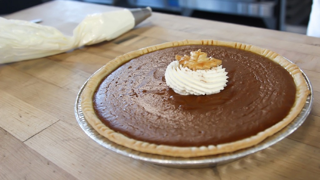 pumpkin pie with whipped cream