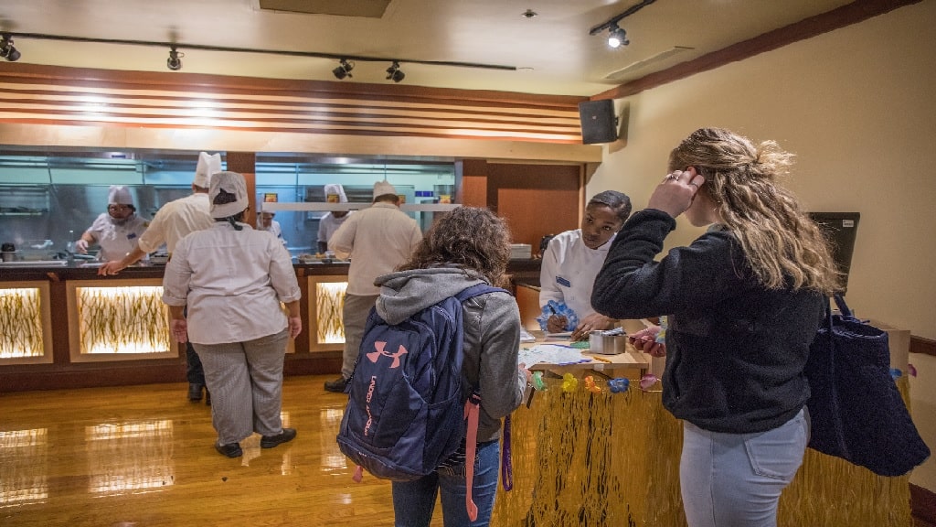 students signing in the culinary experience 