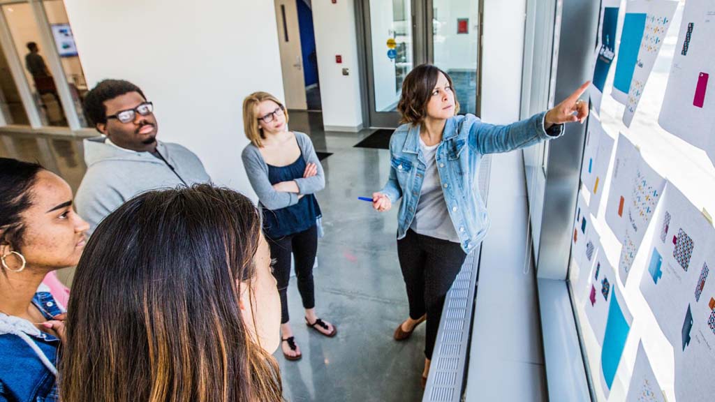 Jimenez-Elliott teaches a class in the gallery space at the Bowen Center.