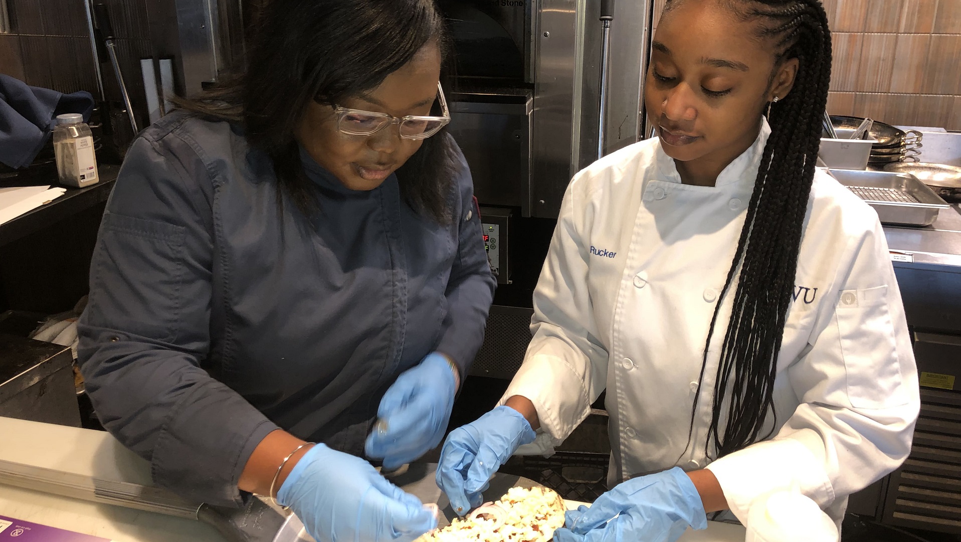 Aijah Dawson ’17 and Asia Rucker ’21 working side by side