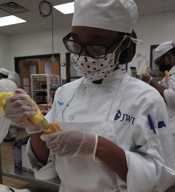 Asia Rucker '21 works on her pastry skills