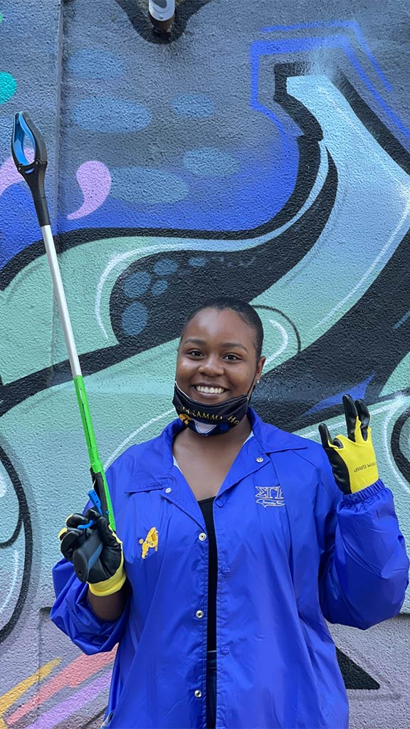 C'Aira Dillard photographed smiling while at a volunteer site