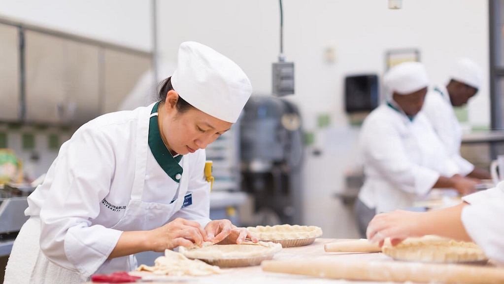 baking pies in culinary class 