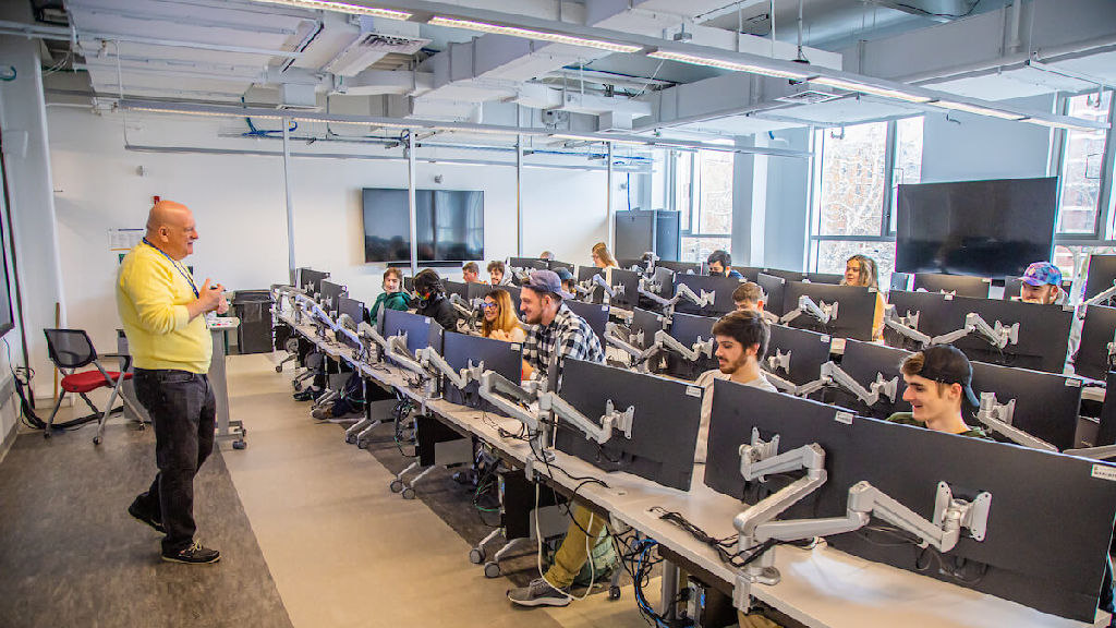 computer science class in jwu's cybersecurity lab
