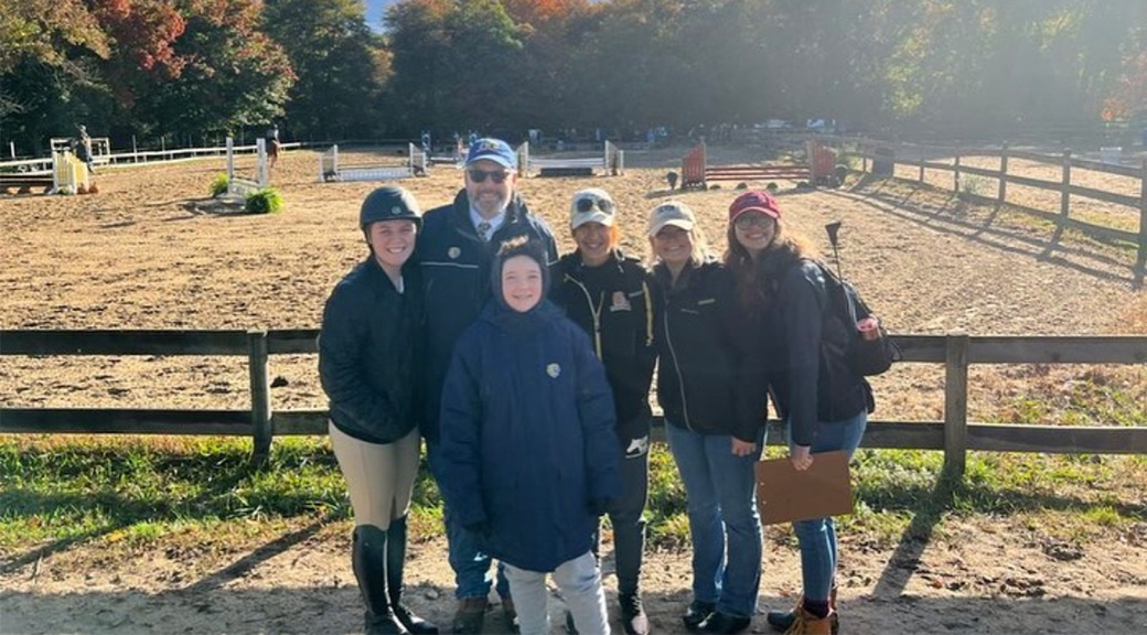 Group photo of IHSA team at a show 