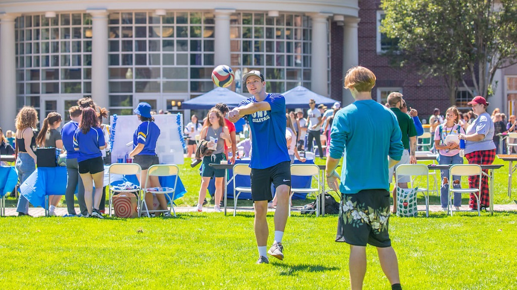 students playing volleyball gaebe common