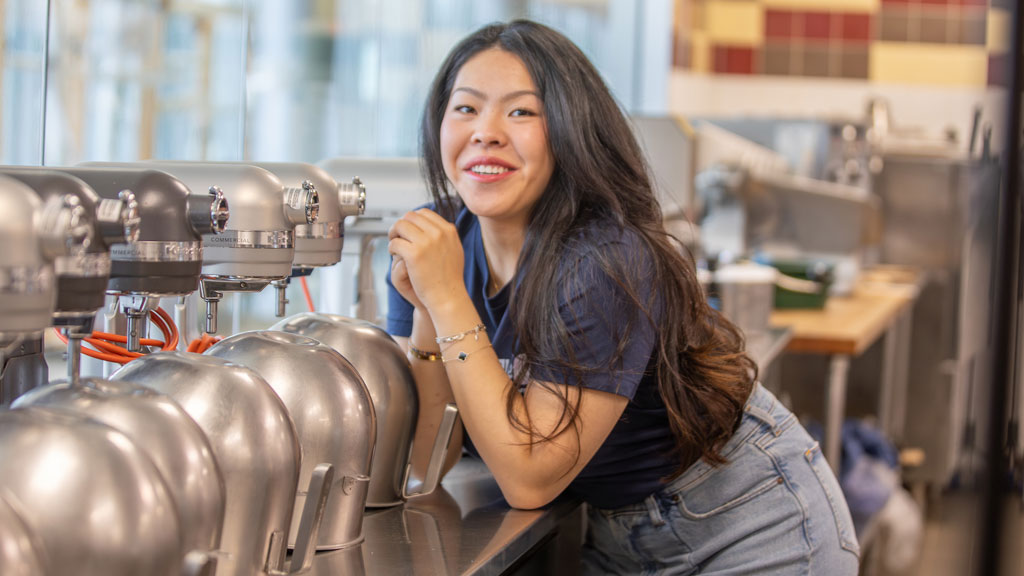 Jennifer Lee '25 in the Cuisinart Center for Culinary Excellence