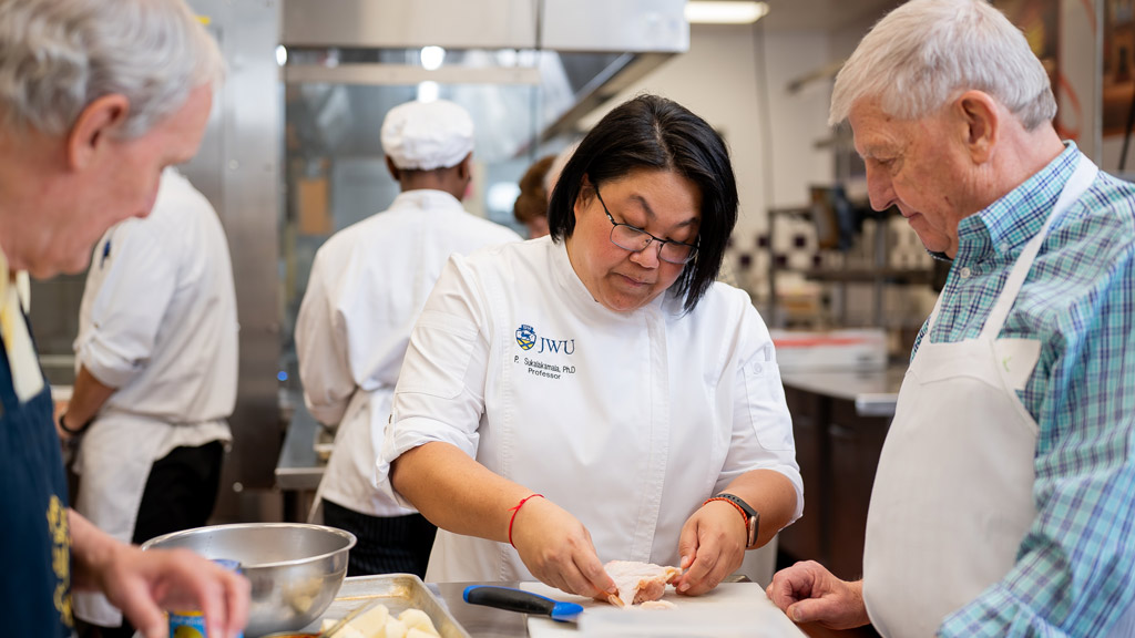 Piyavan Sukalakamala demonstrates a technique in a Thai cooking class