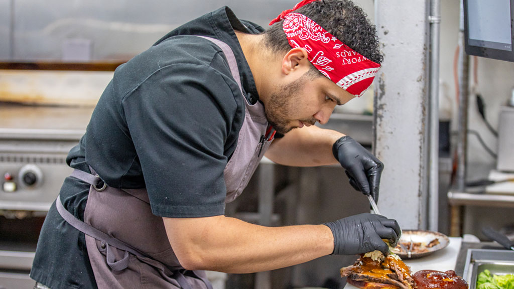 Christian (CJ) Ortiz '24, sous chef
