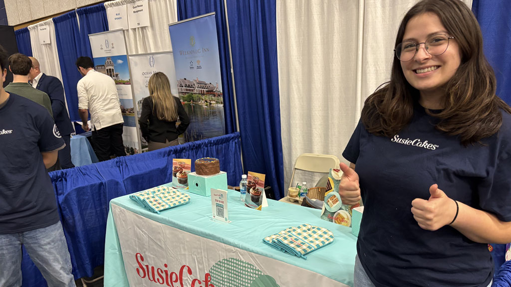 Jamie Kluger '26 at SusieCakes booth during a career fair.