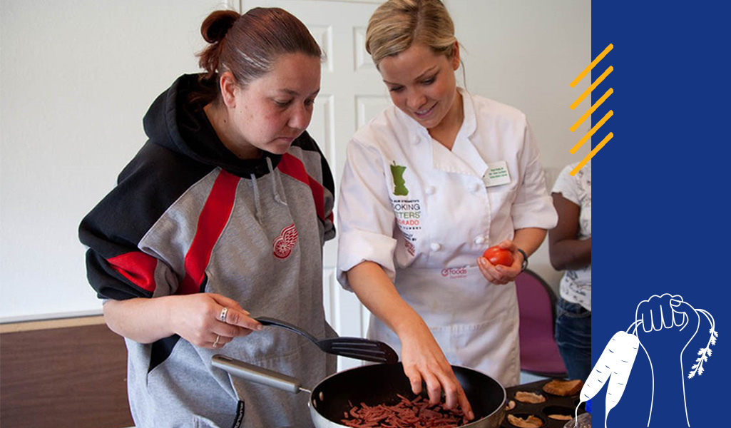 Megan Bradley ’07, RDN, teaching a nutrition and cooking basics class.