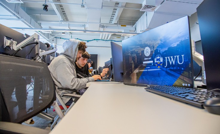 JWU students in the Cybersecurity Lab 