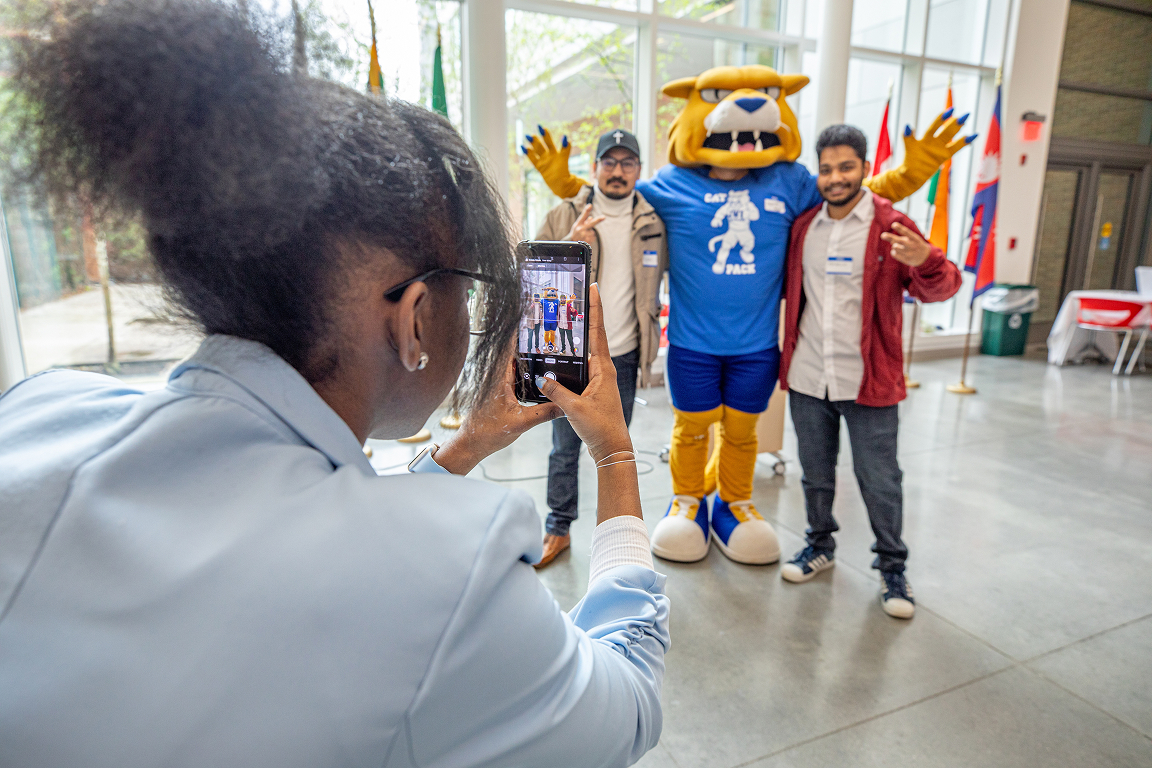 New students are greeted at JWU on their first day of orientation.