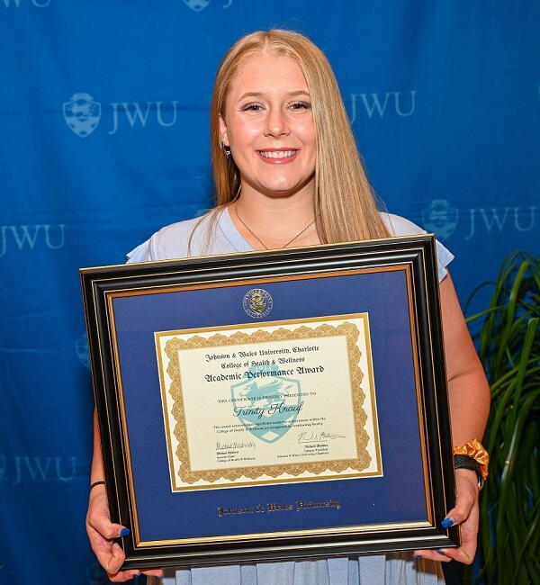 Health science student holds award