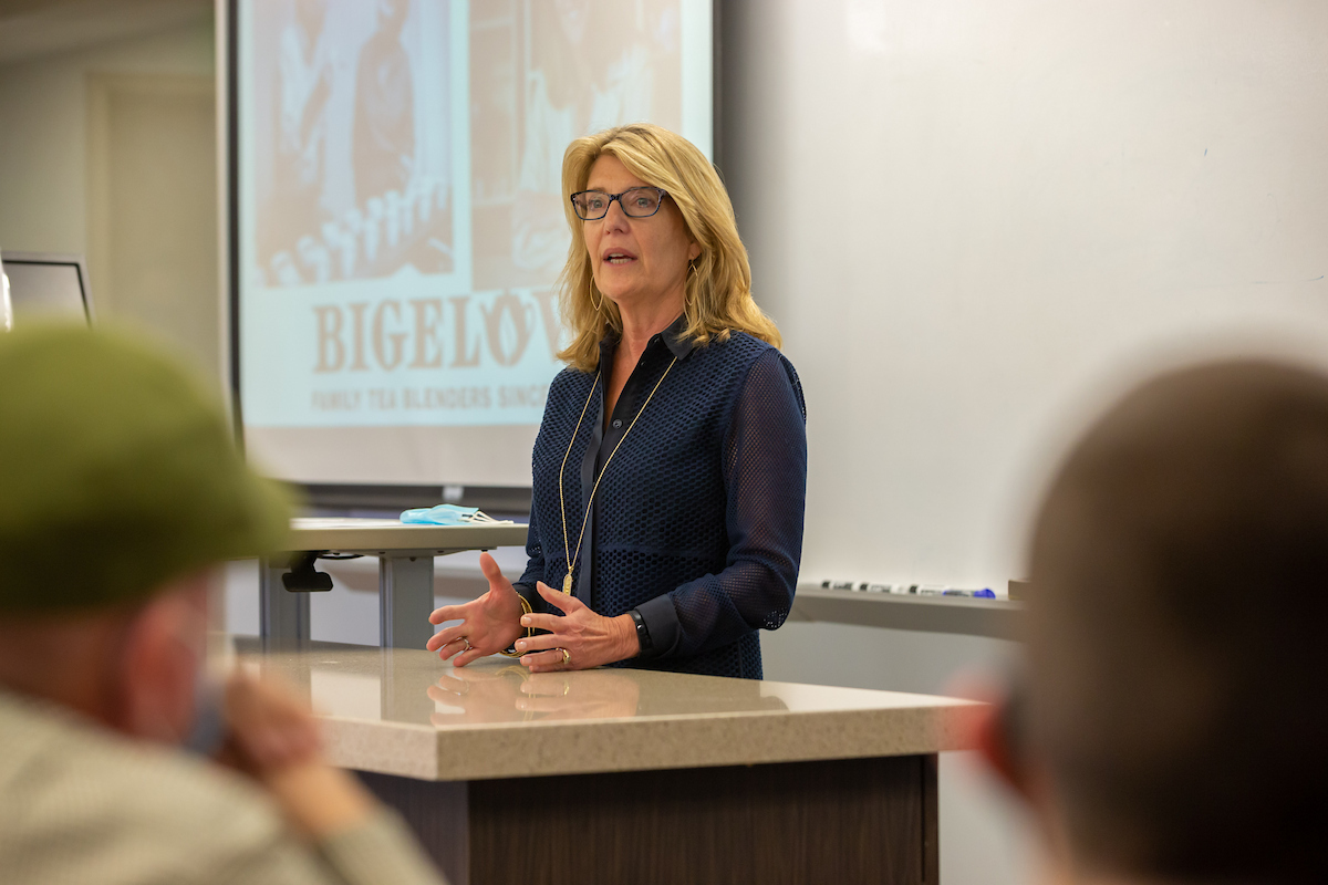 Cindy Bigelow talks with students in the Bigelow beverage lab