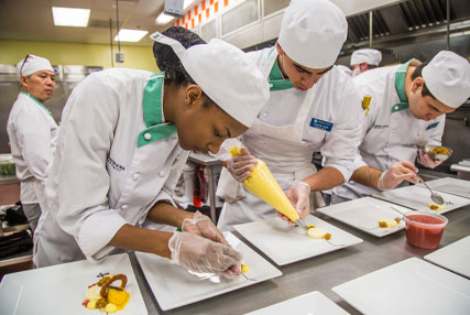 culinary students decorating desserts