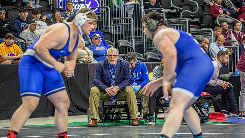 Coach Lonnie Morris watching a match