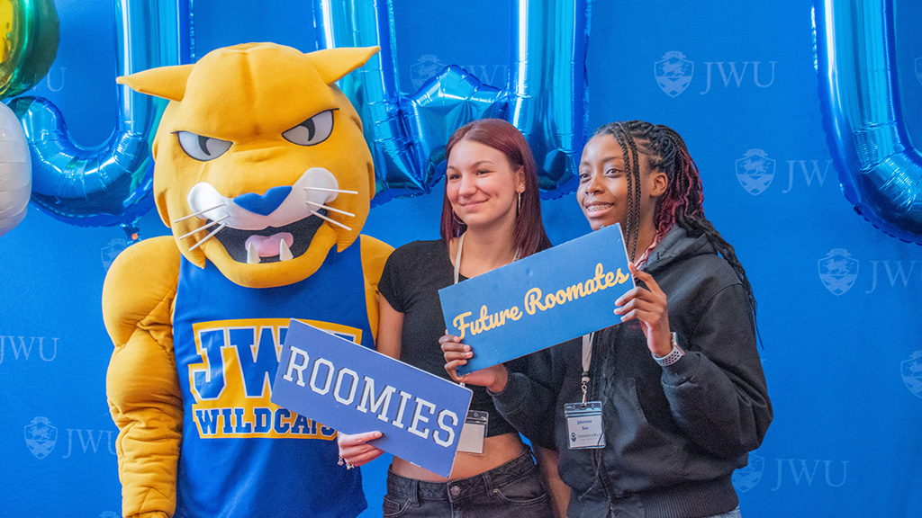 Jahsmine Son and her roommate with Willie at Accepted Student Day