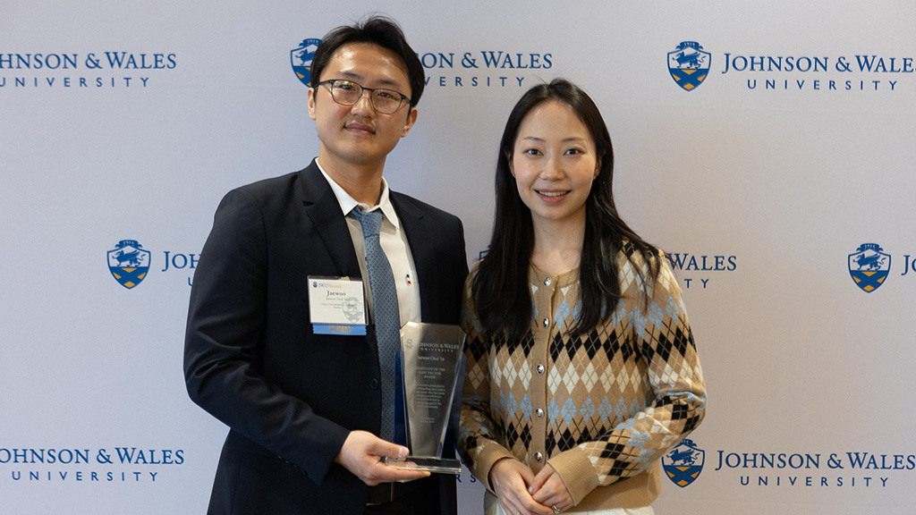 Jaewoo Choi '16 with family member