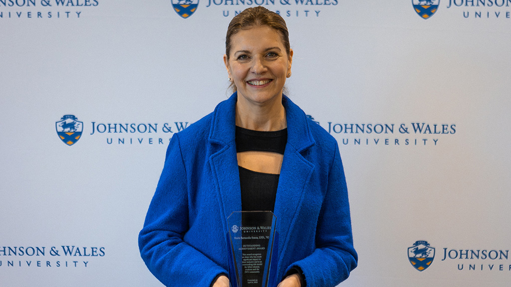 Marie Bernardo-Sousa with her award