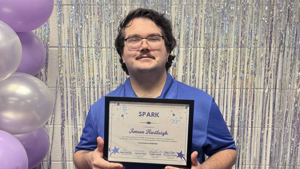 photo of Amren Hartleigh '26 holding an award