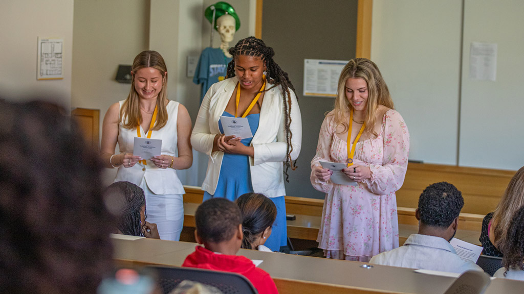the Class of 2026 ABSN students reciting their nursing oath