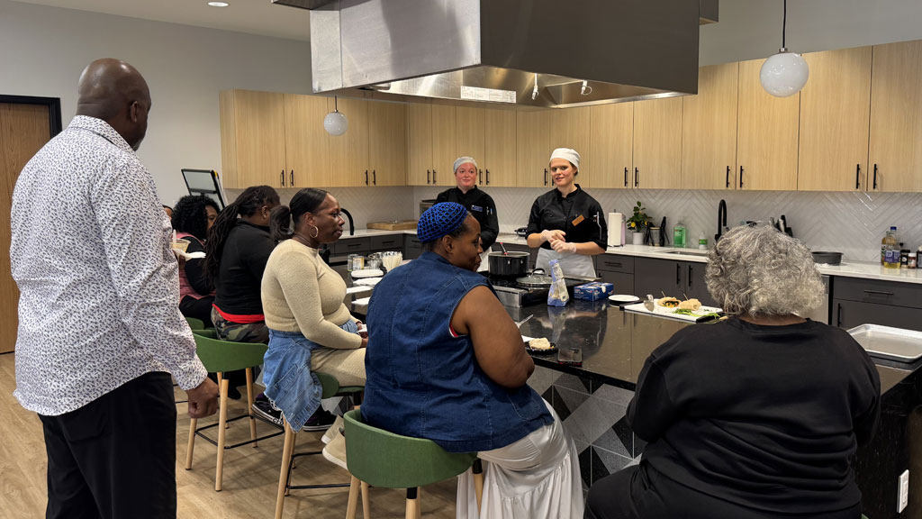 JWU Charlotte nutrition students Peyton Parker and Amalee Barrett teach a Pantry to Plate class at Nourish up.