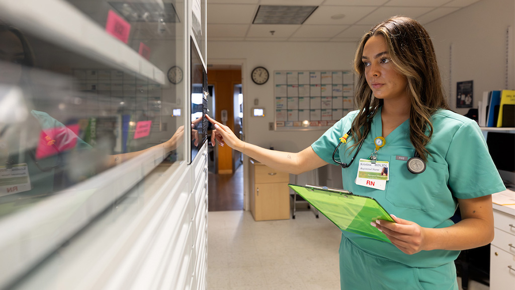 Kristina Johnson '24 in a nursing lab.